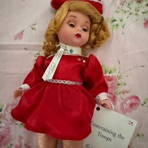 Madame Alexander doll, entertain entertaining the troops